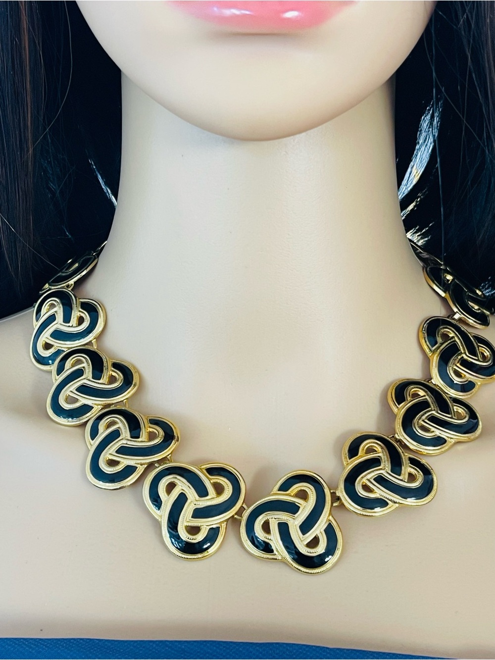 Elegant Gold and Black Knot Link Necklace - 17” Long